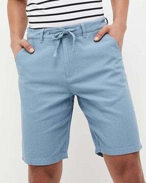 men mid-rise regular fit shorts