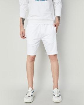 men mid-rise regular fit shorts