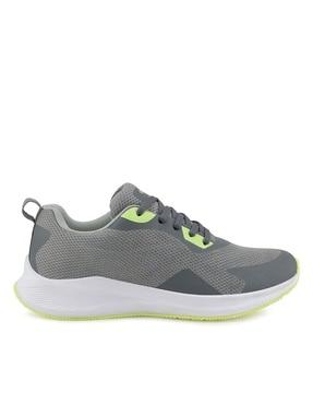 men mid-top sports shoes with lace fastening