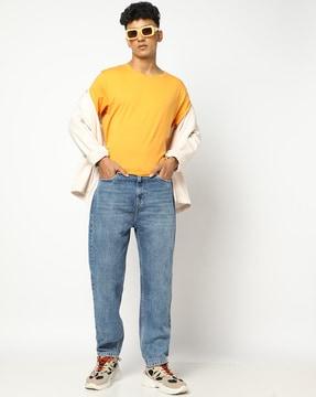 men mid-wash relaxed fit jeans