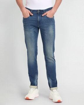 men mid-wash tapered fit jeans