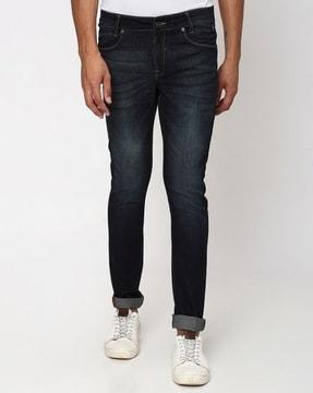 men mid-wash tapered fit jeans