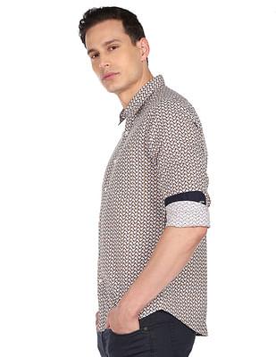 men multicolour spread collar geometric print casual shirt