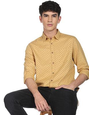 men mustard herringbone weave geometric print casual shirt