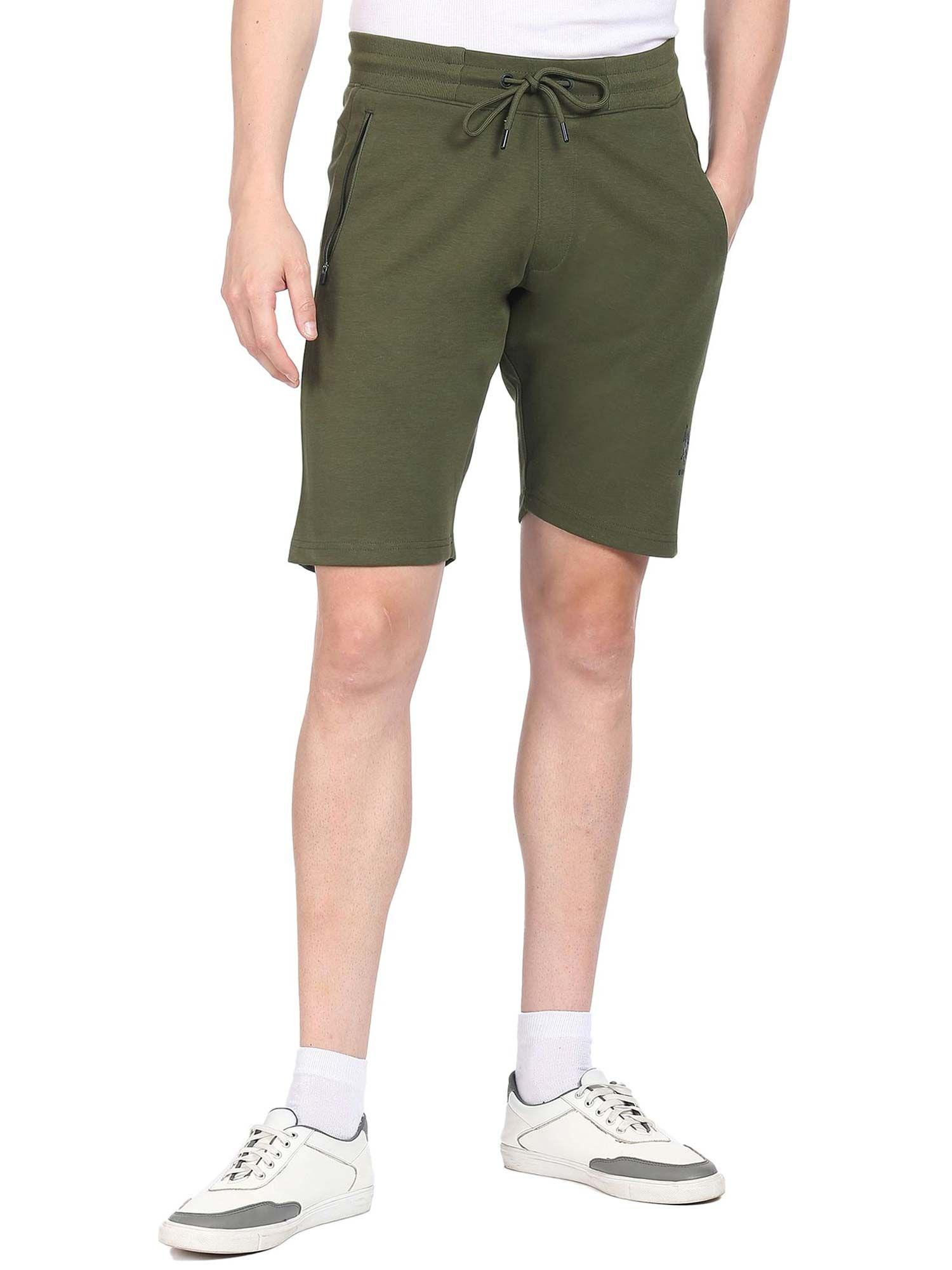 men olive mid rise solid knit shorts