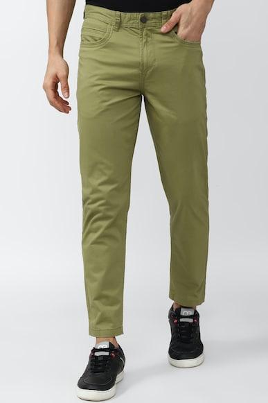 men olive solid carrot fit casual trousers