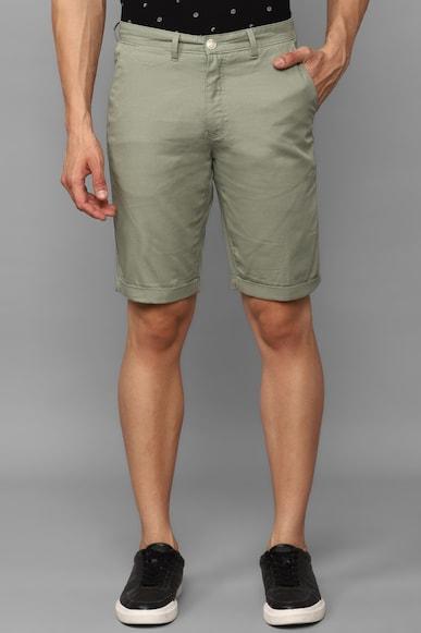 men olive solid slim fit shorts