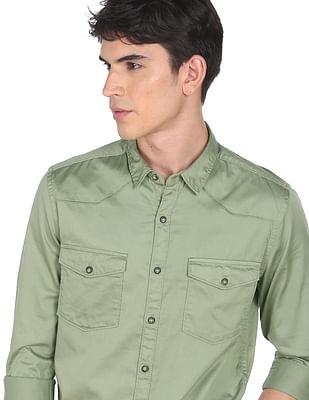 men olive solid spread collar cotton casual shirt