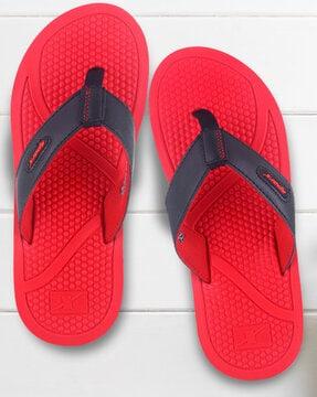 men open-toe t-strap flip-flops