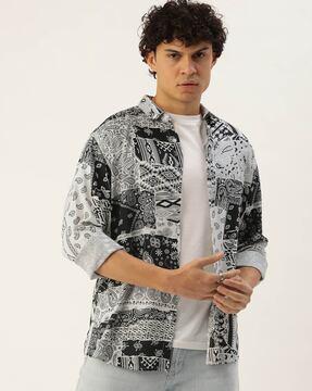 men paisley print regular fit shirt with curved hem