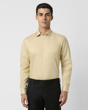 men patterned regular fit shirt with patch pocket