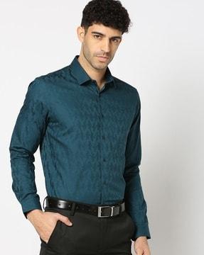 men patterned regular fit shirt with patch pocket
