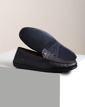 men patterned round-toe loafers