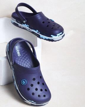 men perforated slip-on clogs