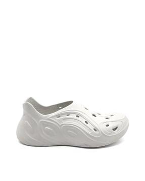 men perforated slip-on clogs