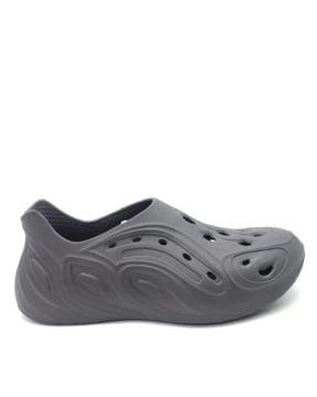 men perforated slip-on clogs