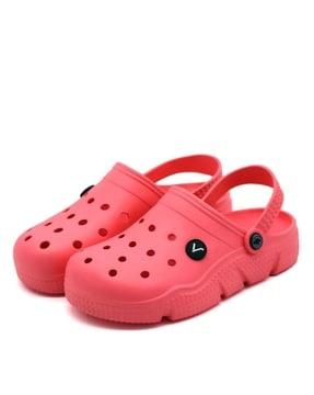 men perforated slip-on clogs