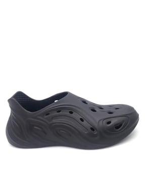 men perforated slip-on clogs