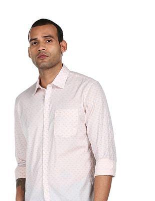 men pink printed slim fit casual shirt