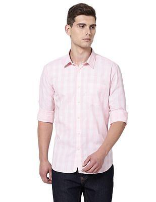 men pink spread collar check casual shirt