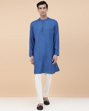 men pintuck relaxed fit long kurta with mandarin collar