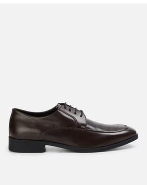 men plain-toe shoes with stacked heel