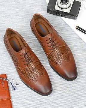 men pointed-toe derbys with lace fastening