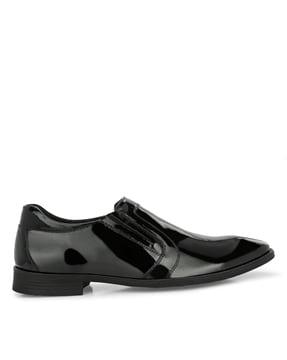 men pointed-toe slip-on shoes