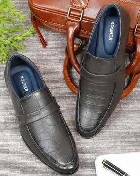 men pointed-toe slip-on shoes