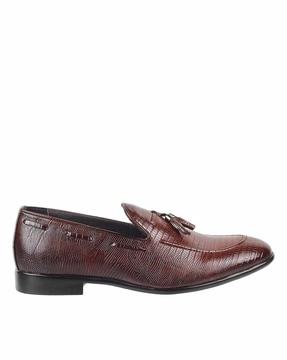 men pointed-toe slip-on shoes