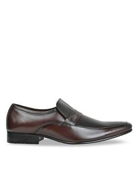 men pointed-toe slip-on shoes