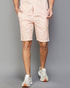 men printed regular fit bermuda shorts