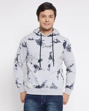 men printed regular fit hooded sweatshirt