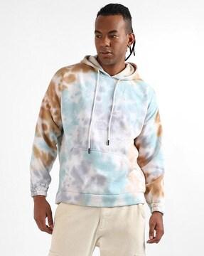 men printed regular fit hoodie