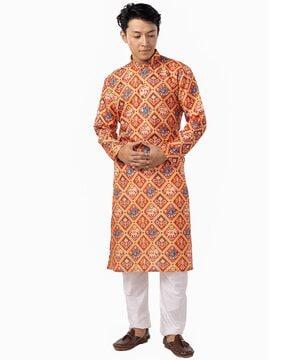 men printed regular fit long kurta with mandarin collar