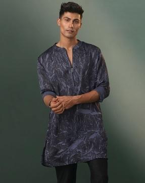 men printed regular fit long kurta with mandarin collar