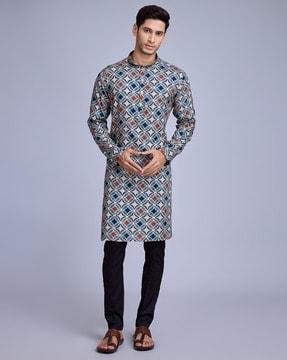 men printed regular fit long kurta with mandarin collar