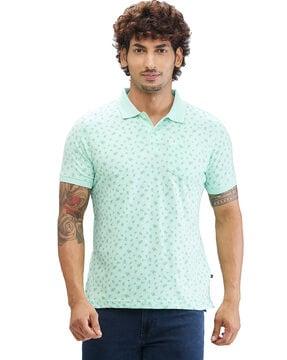 men printed regular fit polo t-shirt with short sleeves