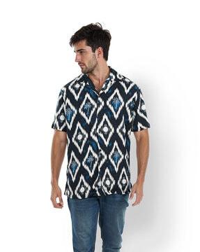 men printed regular fit shirt with cuban collar