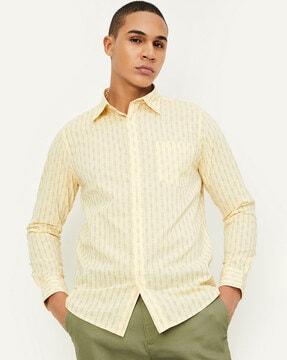 men printed regular fit shirt with patch pocket