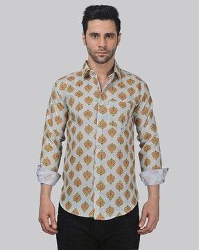 men printed regular fit shirt with patch pocket