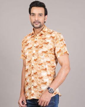 men printed regular fit shirt with patch pocket