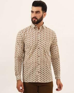 men printed regular fit shirt with patch pocket