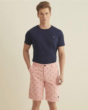 men printed regular fit shorts with insert pockets