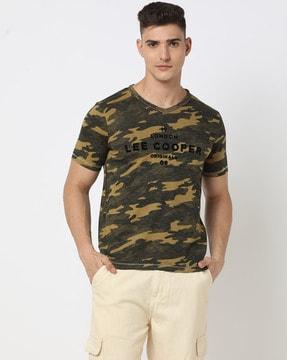 men printed regular fit v-neck t-shirt