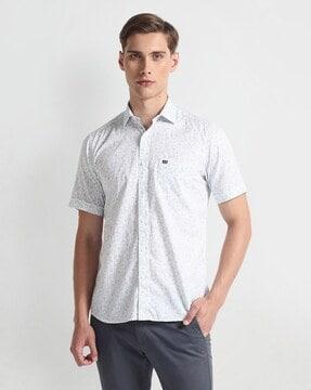 men printed relaxed fit shirt with patch pocket