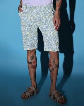 men printed slim fit flat-front shorts