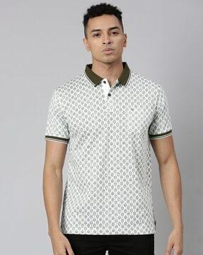 men printed slim fit polo t-shirt with patch pocket