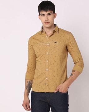 men printed slim fit shirt with patch pocket