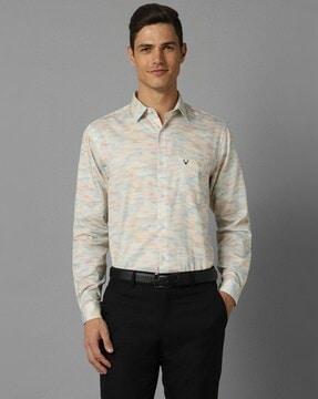 men printed slim fit shirt with patch pocket